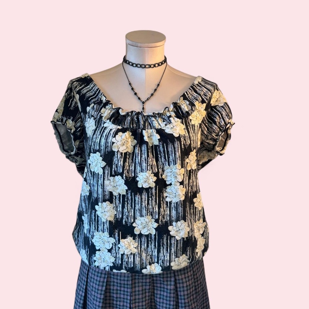 Black & White Floral Peasant Blouse 🖤 ✨